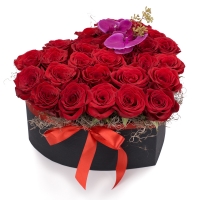 Cutia cu dragoste: aranjament floral trandafiri rosii.  2