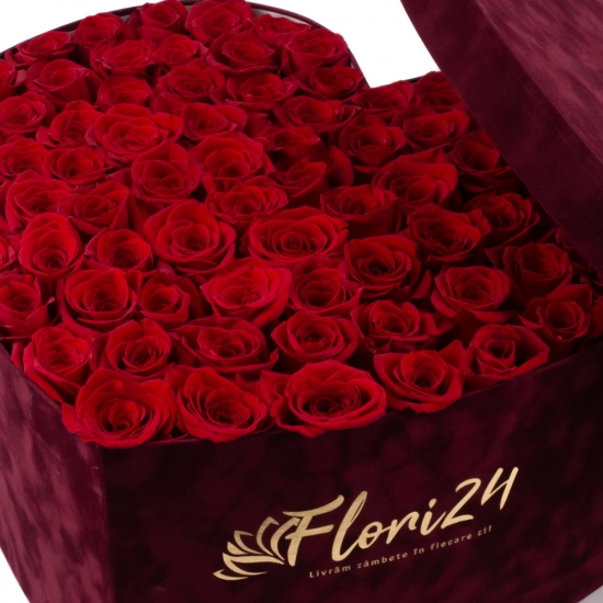 Aranjament din trandafiri roșii sau Cutie cu trandafiri roșii