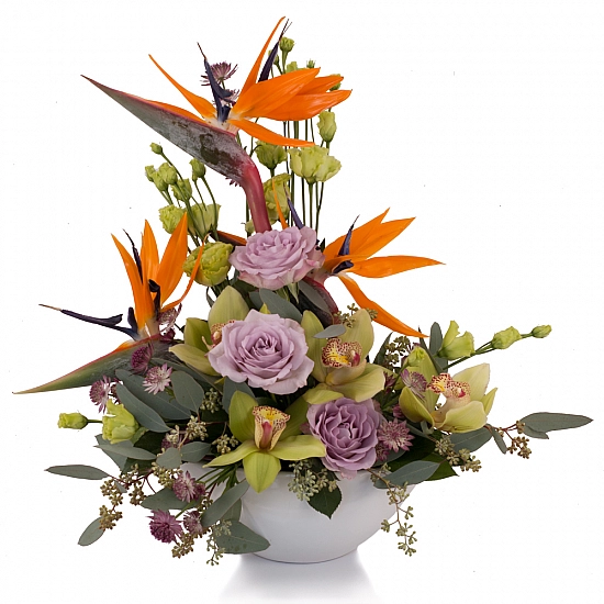 Aranjament din Strelitzia, Streliția, Trandafiri, Lisianthus, Astrantia, Cymbidium, Orhidee, Vas