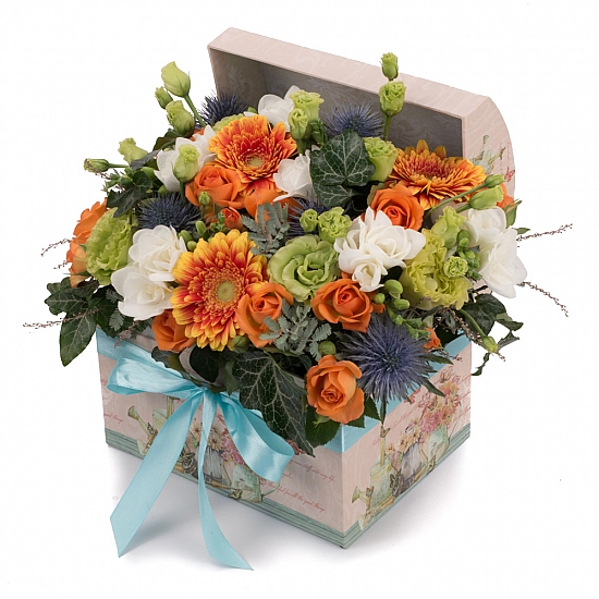 Aranjament Gerbera, Frezii, Albe, Frezie, Eryngium, Lisianthus, Verde, Verzi, Minirosa, Cutie