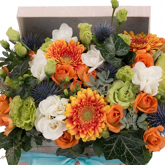 Aranjament Gerbera, Frezii, Albe, Frezie, Eryngium, Lisianthus, Verde, Verzi, Minirosa, Cutie