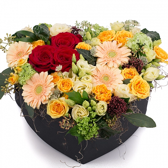 Aranjament Trandafiri, Gerbera, Lisianthus, Schimia, Viburnum, Minirosa, Astrantia, Tilandsia, Cutie