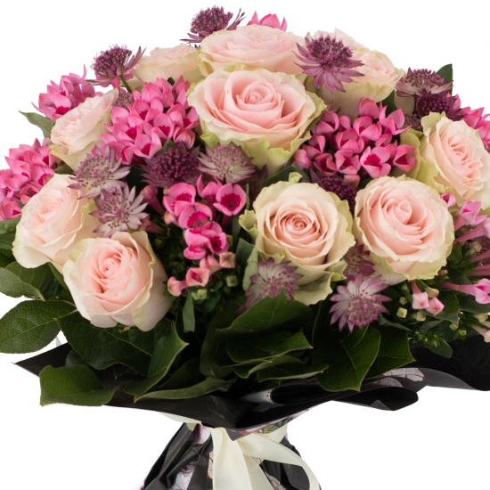 Buchet de 15, Trandafiri, Roz, 10, Bouvardia, Roz, Astrantia, Grena, Verdeață