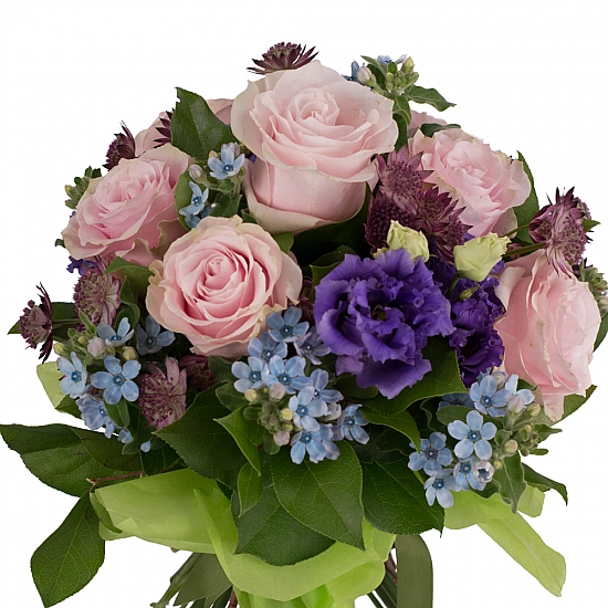 Buchet de 7, Trandafiri, Banan, 8, Oxypetalum, 3, Lisianthus, Mov, 5, Astrantia, Grena, Verdeață