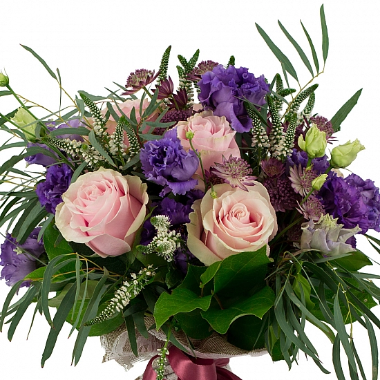 Buchet de 7, Trandafiri, Roz, 4, Lisianthus, Mov, 5, Veronica, Albă, 3, Astrantia, Roz, Verdeață