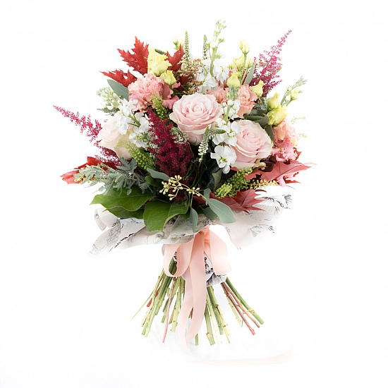 Buchet de Trandafiri, Banan, Lisianthus, Roz, Astilbe, Grena, Matthiola, Veronica, Frunze de arțar
