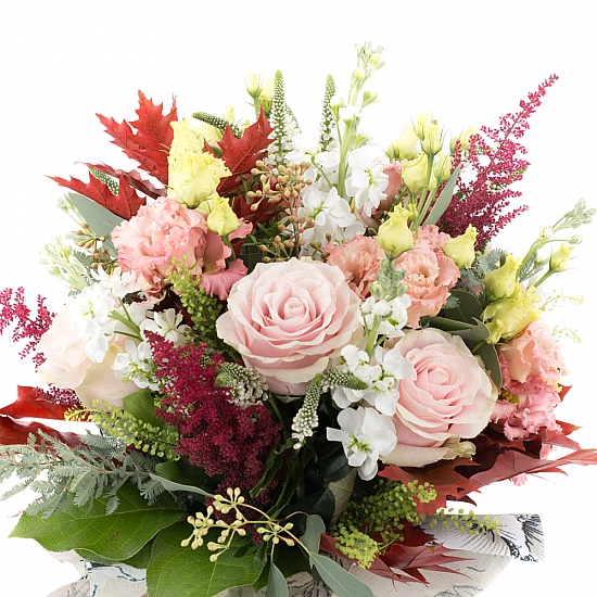 Buchet de Trandafiri, Banan, Lisianthus, Roz, Astilbe, Grena, Matthiola, Veronica, Frunze de arțar