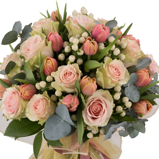 Buchet din 15, Trandafiri, Roz, Trandafir, 20, Lalele, Lalea, 10, Hypericum, Alb, Verdeață