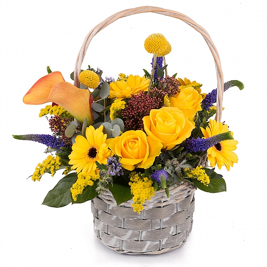 Coș cu gerbera, trandafiri, cale