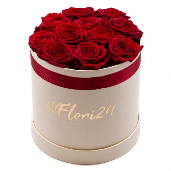 Love box: cutie cu trandafiri rosii superbi.