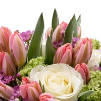 Aranjament floral cu trandafiri și lalele în cutie 5