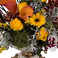 Aranjament floral din trandafiri, cale, orhidee, menta, phalaenopsis, schimia, craspedia, ami 3