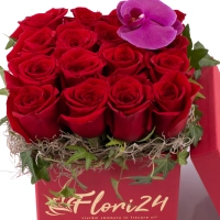Aranjament floral din trandafiri și orhidee 3