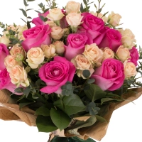 Buchet de 15, Trandafiri, Ciclam, 7, Minirosa, Crem, Verdeață 3