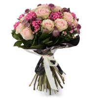 Buchet de 15, Trandafiri, Roz, 10, Bouvardia, Roz, Astrantia, Grena, Verdeață 2