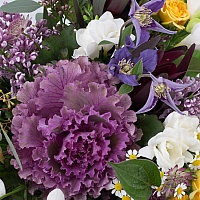 Buchet de Brasica, Liliac, Minirosa, Cematis, Astrantia, Grena, Mușețel, Frezii, Frezie, Leucadendro 4