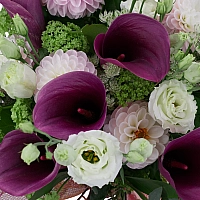 Buchet de Cale, Grena, Cală, Dalii, Dalie, Lisianthus, Viburnum, Astrantia, Verdeață, Alb 4