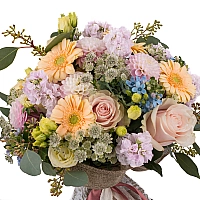 Buchet de Trandafiri, Banan, Gerbera, Lisianthus, Oxypetalum, Dalii, Matthiola, Schimia, Astrantia 3