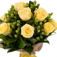 Buchet din 9, Trandafiri, Galbeni, 10, Hypericum, Verde, Verdeață 3