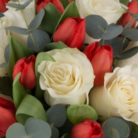 Buchet din, Lalele, Lalea, Roșii, Roşu, Trandafiri, Albi, Verdeață 4