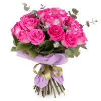 O bomboana de buchet. Buchet rafinat din trandafiri ciclam. 2
