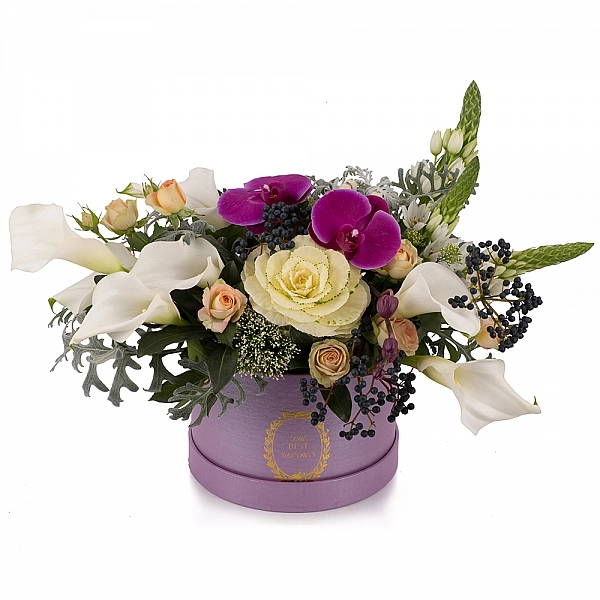 Aranjament floral cu miniroze, cale, ornitogalum, trahelium, viburnum, hypericum sipPhalaenopsis